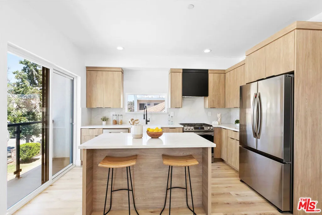 542 1/2 N Serrano Avenue, Los Angeles, California 90004 home-pic-10